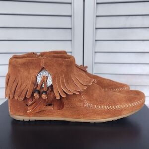 Minnetonka Concho Ankle Boots Fringe Native Moccasins Boho Western Feather Bead